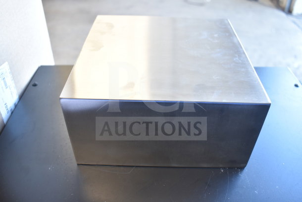 American Metalcraft SSR4 stainless steel rectangular riser, 8" x 8" x 4", in brand new condition.
