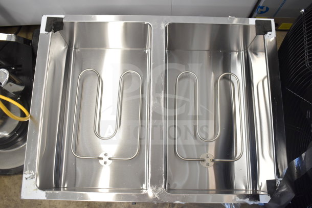 Brand new 2025 Avantco 177STE2S two-pan electric steam table, scratch and dent, with undershelf, 120V, 1 phase.
