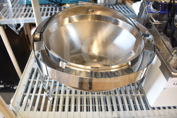 Round stainless steel chafer dish, scratch and dent condition, new. Shiny finish with sturdy handles, ideal for catering.