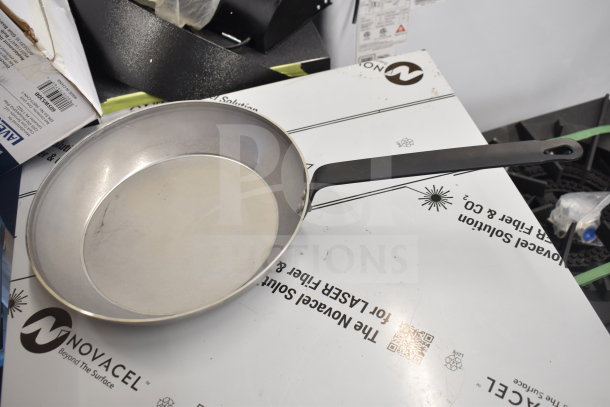 Vigor SS1 Series 9 1/2" stainless steel fry pan with aluminum-clad bottom, scratch and dent, black handle, new condition.