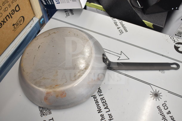 18 new Vigor SS1 Series stainless steel pans, 9 1/2" & 16", aluminum-clad, some with minor scratches. Auction includes 18 items.