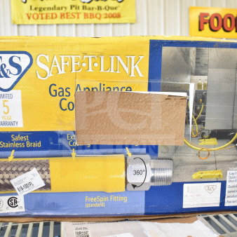 BRAND NEW SCRATCH AND DENT! T&S HG-4D-48K Safe-T-Link Quick Disconnect 48" Yellow Coated Steel Gas Appliance Connector Hose with 1 FreeSpin Fitting and Installation Kit - 3/4" NPT