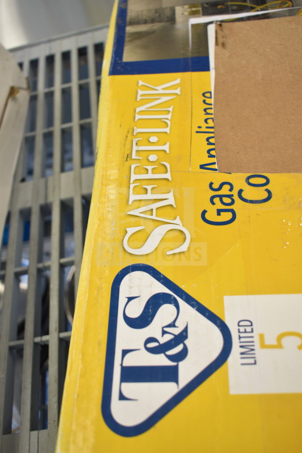 BRAND NEW T&S HG-4D-48K 48" yellow steel gas connector hose, Safe-T-Link, 3/4" NPT, includes FreeSpin fitting, installation kit.