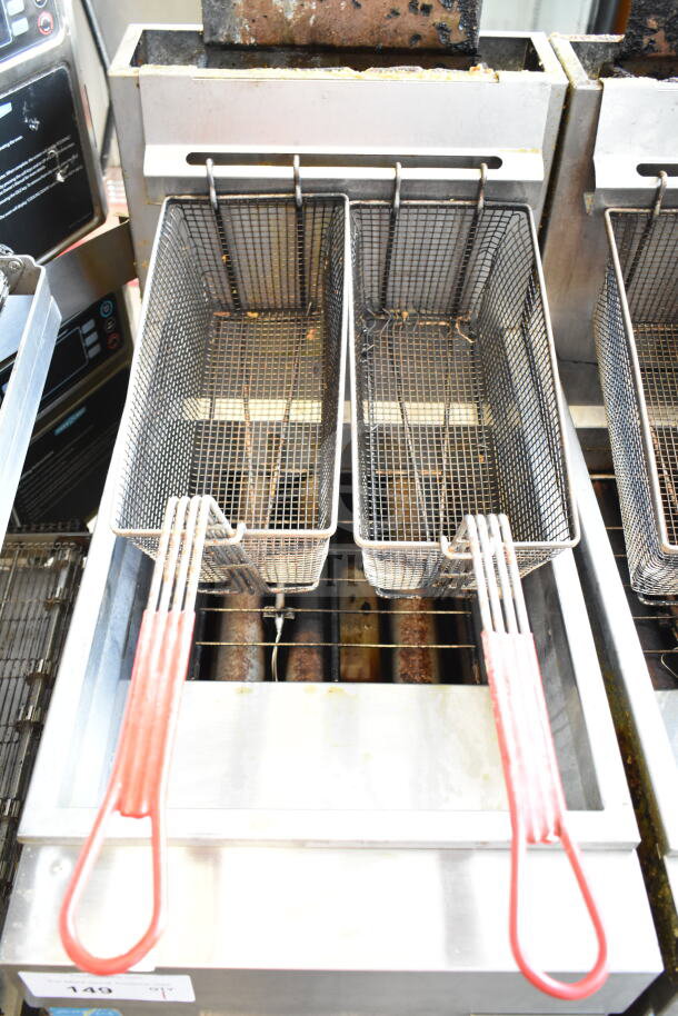 Vulcan 1VEG35M-1 commercial deep fryer with 2 baskets, natural gas, 69,000 BTU. Visible signs of use.