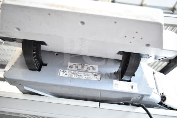 Hobart Quantum-1 Commercial Scale, 120V, 1 Phase, tested working, visible labels with model and patent info.