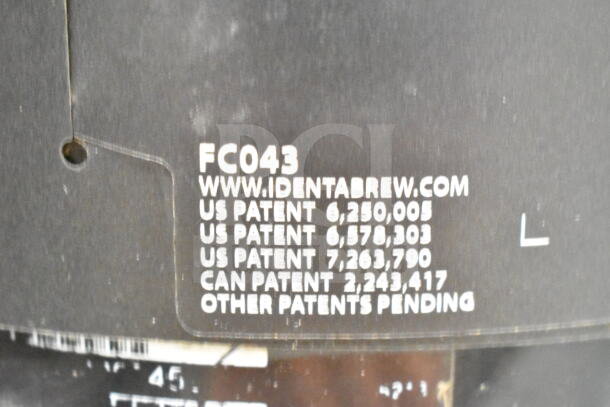 Three satellite servers, including FC043 model, with visible patent details. Features include US patents 6,250,005, 6,578,303, 7,263,790, and CAN patent 2,243,417. Condition appears used.