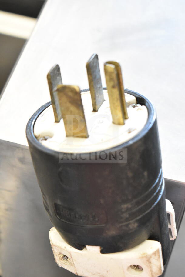 2023 Frymaster SR114ESD commercial electric deep fryer plug, 208V, 3 phase. Close-up of the power connector.