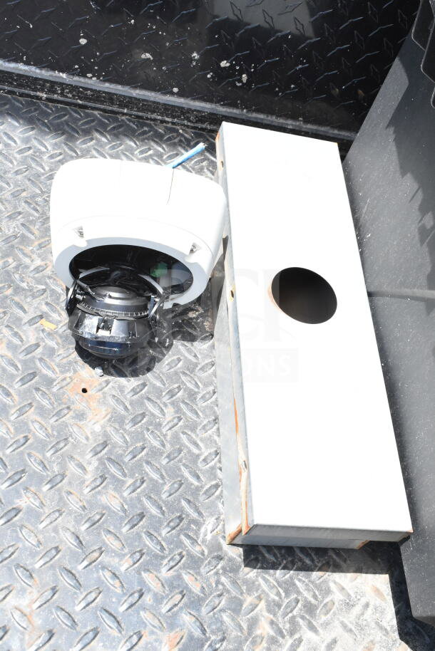 2020 Southern Dimensions 8.5x28 cold beverage/food trailer, VIN 4S9S1EK20LW364346. Features metal flooring and components.