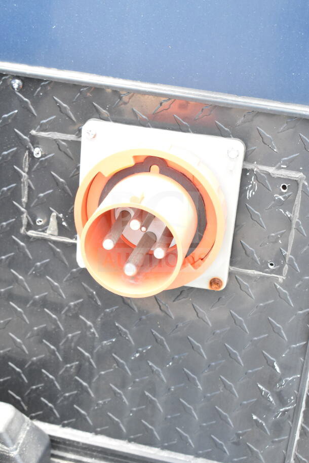 Power connection outlet on 2020 Southern Dimensions 8.5x28 cold beverage trailer. Diamond plate surface, robust build.