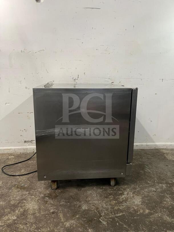 MOFFAT TurboFan commercial gas convection oven, 33,000 BTU, single-deck, stainless steel, good condition.
