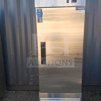Dukers D28R 27.5" reach-in refrigerator, right hinge, solid door, stainless steel, includes warranty tag, model D28R.