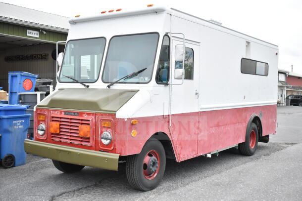 1993 GMC Step Van, model Grumman, VIN 1GDHP32K7R3500033, white and red exterior, fair condition.