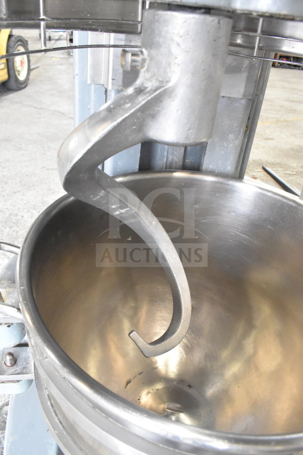 Hobart Legacy HL600 60 Quart dough mixer with mixing bowl and dough hook. Commercial grade, 200-240V, 1/3 Phase.