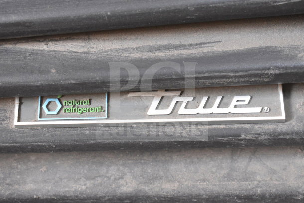 2019 True GDM-41SL-48-HC-LD cooler label, natural refrigerant, commercial use, 115 volts, 1 phase.