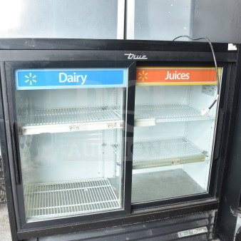 2017 True GDM-41SL-48-HC-LD 2 Door Cooler, commercial merchandiser, 115V, Dairy and Juices labels, good condition.