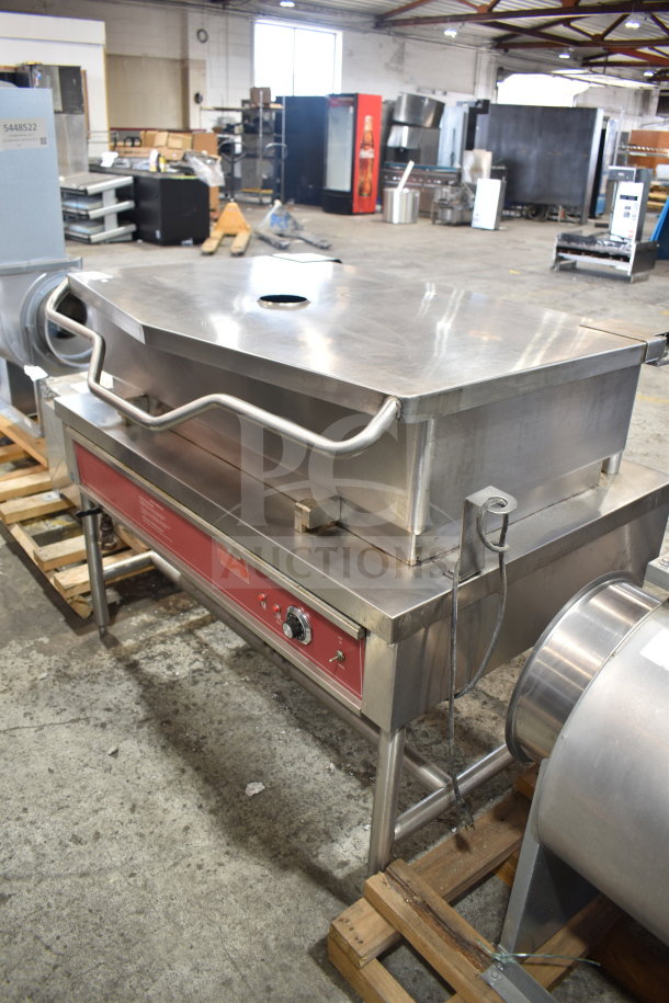 Commercial floor-style braising pan in stainless steel. Features a large tilting mechanism, control panel, and sturdy legs.