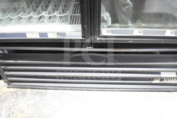 True GDM-49 Commercial 2 Door Reach In Cooler Merchandiser, 115V, 1 Phase. Tested, working. Visible True branding.