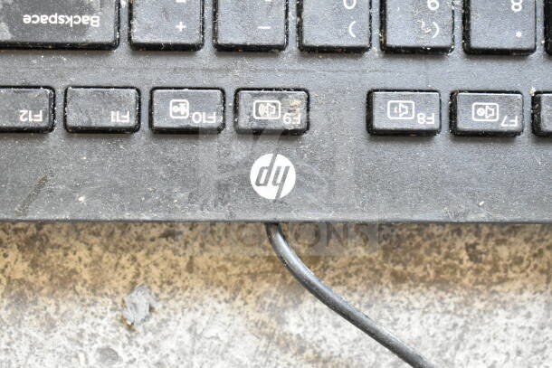 Old HP wired keyboard with visible dust and wear, featuring function keys and logo. Part of a 15-item auction lot.