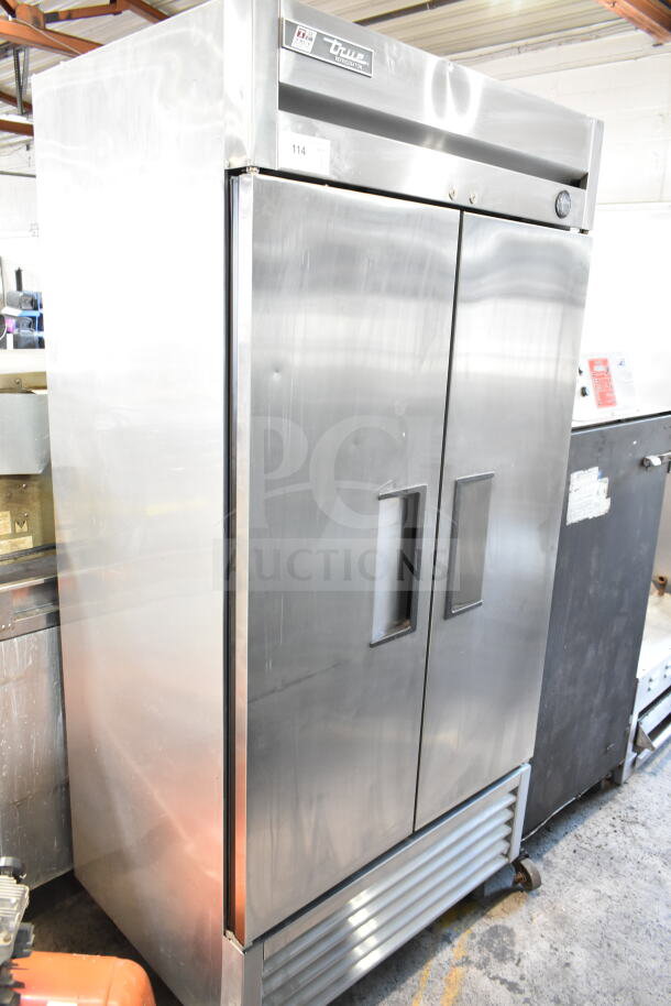 2017 True T-35-HC commercial 2-door reach-in cooler, stainless steel, 115 volts, 1 phase, True logo, good condition.