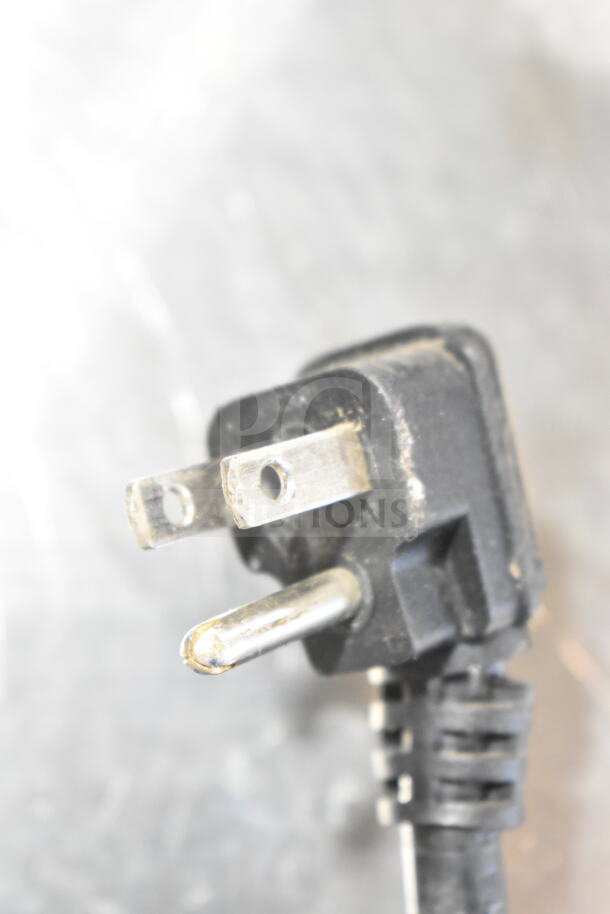 Image of a 115-volt power plug for the 2018 Atosa MPF8202GR commercial pizza prep table.