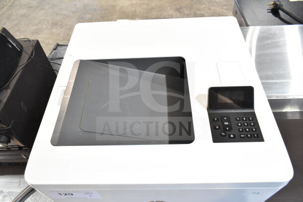 HP BOISB-1406-02 countertop printer, white, with keypad, 100-127V, 1 phase. Appears in good condition.