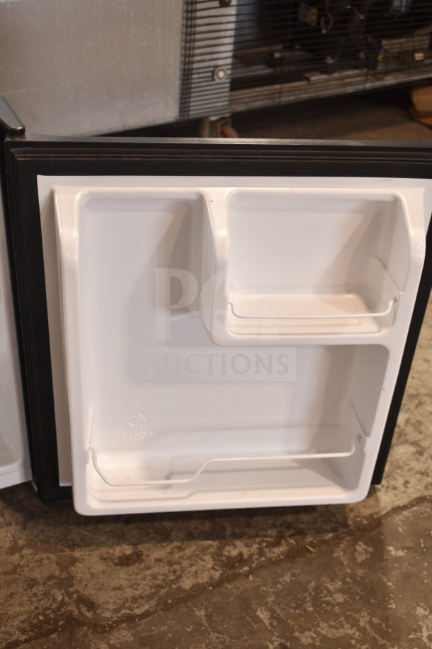Hisense 32KHS310986 Mini Cooler, 115 Volts, 1 Phase, interior view with shelving, black door frame.