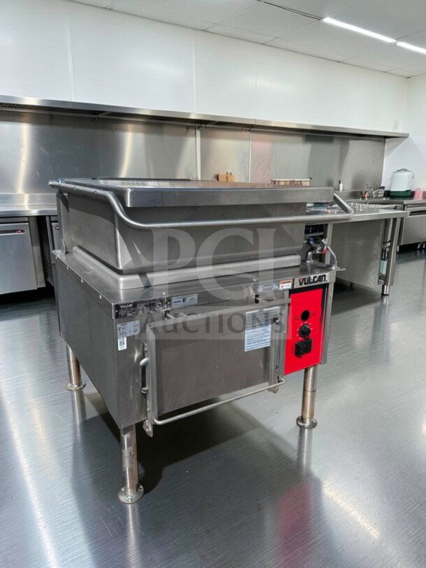Vulcan VG30-NAT 30-gallon gas tilt skillet, stainless steel, red control panel, model tag visible, excellent condition.