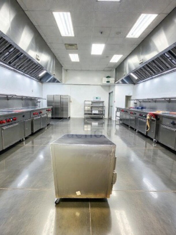 Alto-Shaam 750-S mobile halo heat holding cabinet, stainless steel, holds 10 full-size pans, excellent condition, UL listed.