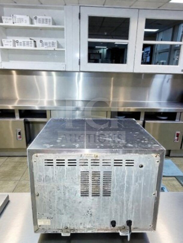 Avantco CO-14 countertop convection oven, 0.8 cu. ft., 120V, 1440W, flawless condition, ETL listed, fully tested.