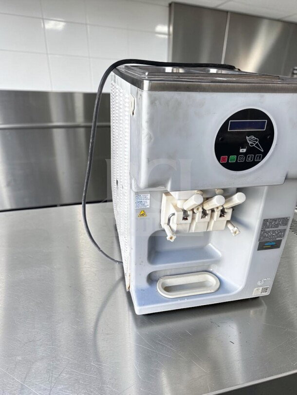 Carpigiani 193 SP/USA P soft serve machine, 2-flavor + twist, 208–230V, 3-phase, UL/NSF listed, fully tested, excellent condition.