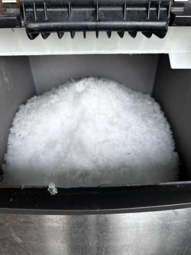 Outstanding condition Scotsman NME1254AS-32B ice machine head, 1,220 lb/24 hr, air-cooled, fully tested, operational.