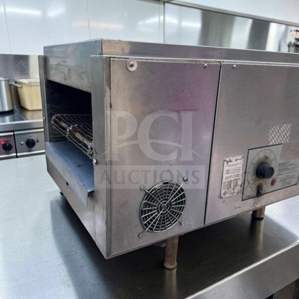 Star Holman QT14 conveyor toaster oven, stainless steel, commercial grade, excellent condition, 208/240V, fully tested.