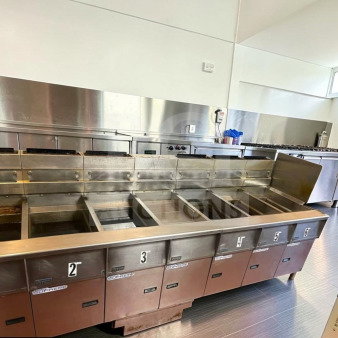 Pitco SSH55 commercial gas fryer battery, 5 units, 50 lb vats each, natural gas, built-in filtration, fully operational.