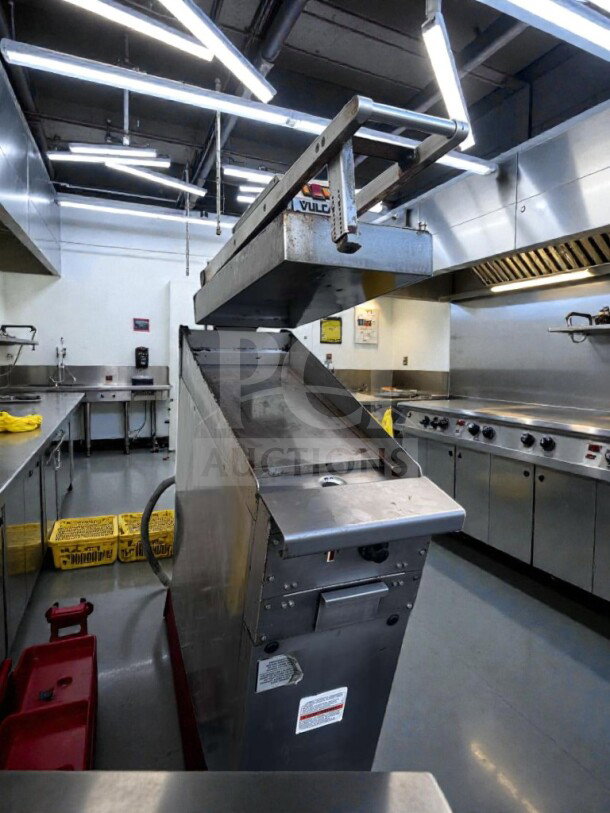 Outstanding condition Vulcan EV12-12G208NDLS-S4 stainless steel electric cooking unit, fully tested, 208V, 3.4 kW.