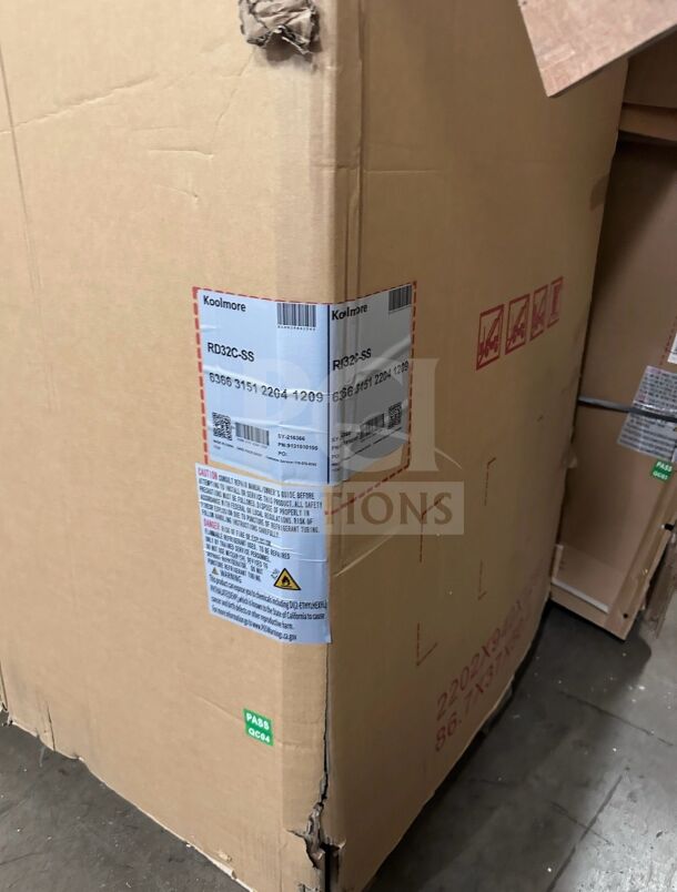 KoolMore RD32C-SS refrigerated deli display case in box, brand new, 32 cu. ft., stainless steel, curved glass front, ETL listed.