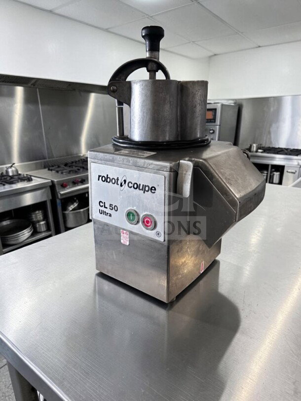 Robot Coupe CL50E Ultra food processor in immaculate condition, 1 1/2 HP, includes 2 discs, ETL listed, fully tested.