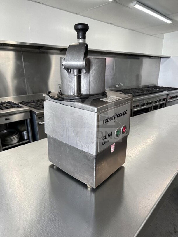 Robot Coupe CL50E Ultra food processor in immaculate condition, 1 1/2 HP, 120V, ETL listed, includes 2 discs, fully operational.