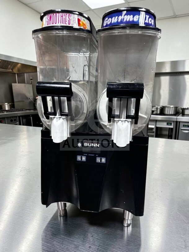 Prime Condition Bunn-O-Matic Ultra-2 slushy machine, model 34000.0123, dual 3-gallon tanks, black, fully tested.