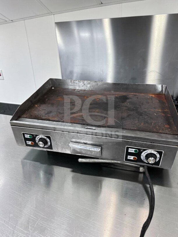 EG-820 Commercial Electric Griddle, 3000W, 54x30 cm cast iron plate, stainless steel, fully tested, operational condition.