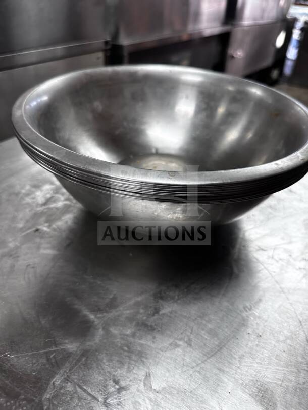 10" stainless steel commercial salad/mixing bowl by Commercial Kitchen Smallwares. Well-maintained, stackable, set of 7.