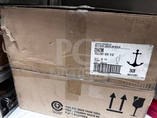 Cardboard box of Anchor Hocking 2942M Excellency 12 oz beer glasses, showing label with model, quantity, and origin.