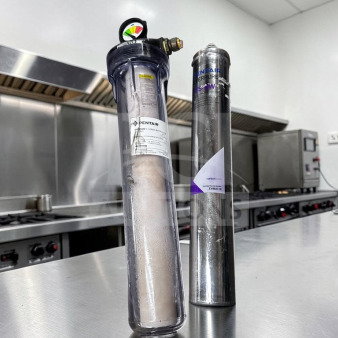 Pentair Everpure E-Series E20-DPI water filter system with EC210 prefilter and TFS-3W cartridge in high-grade condition.