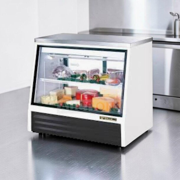 Remarkable True TSID-48-2 refrigerated deli display, 48" curved glass, NSF listed, fully tested and operational.