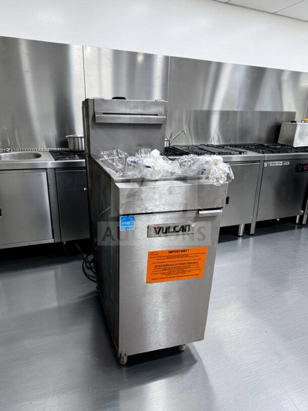 Superb condition Vulcan 1VEG35M natural gas floor fryer, 35–40 lb capacity, 70,000 BTU, ENERGY STAR, fully tested.