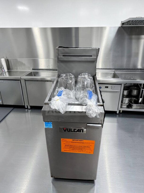 Vulcan 1VEG35M Natural Gas Fryer, 35-40 lb capacity, 70,000 BTU, ENERGY STAR certified, superb condition, fully tested.