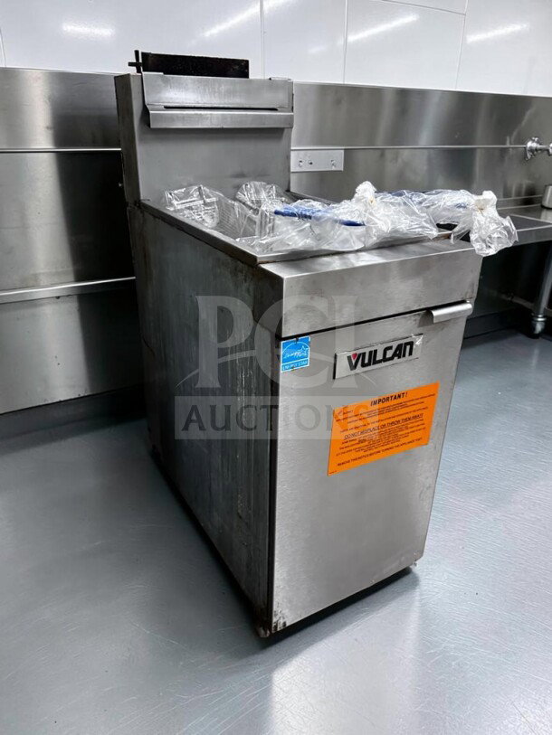 Superb condition Vulcan 1VEG35M natural gas floor fryer, 35–40 lb capacity, 70,000 BTU, ENERGY STAR certified, fully tested.