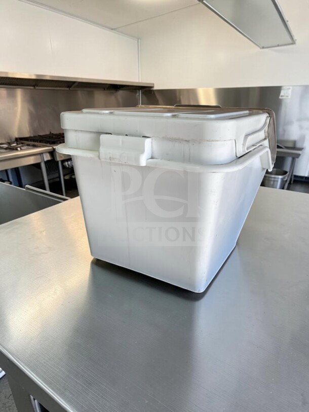 Pristine Baker's Lane 176IB200 ingredient bin, 12.6-gallon capacity, flip lid, label sheet, scoop included, NSF certified.