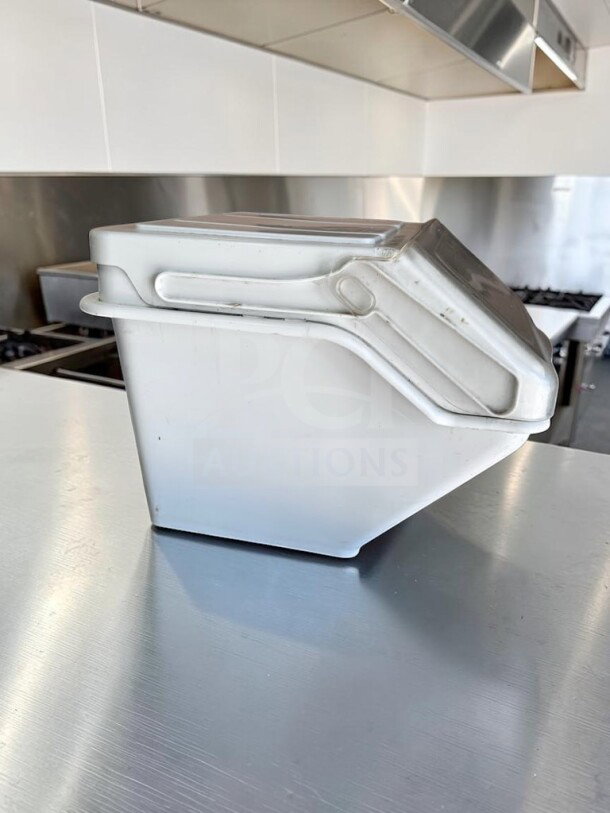 Pristine Baker’s Lane 12.6-gallon ingredient bin, model 176IB200, with flip lid. Includes label sheet, scoop. NSF certified.