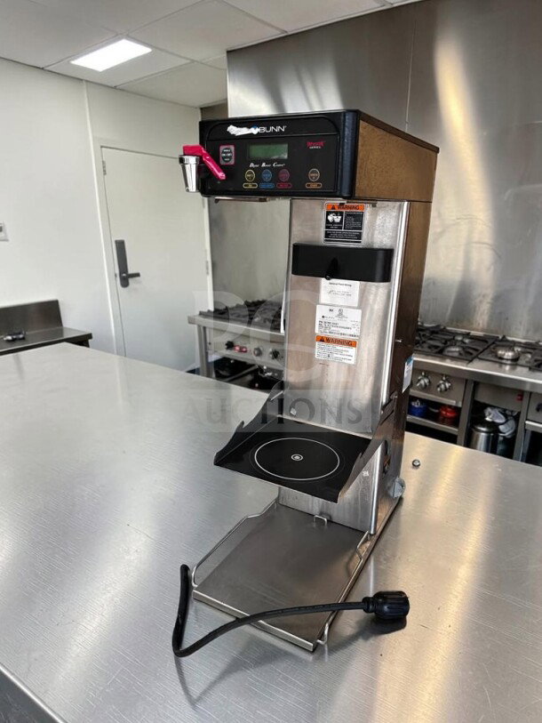 BUNN ITCB-DV 29" Trunk Infusion Series tea & coffee brewer. NSF & UL listed, tested, fully operational, with tray and labels visible.
