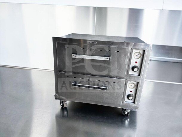 Exceptional condition Merco Savory HFS-2B 2-drawer electric food warmer, NSF & UL listed, fully operational, 120V.